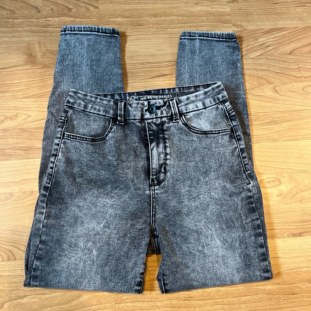 No Boundaries Gray Skinny Jeans